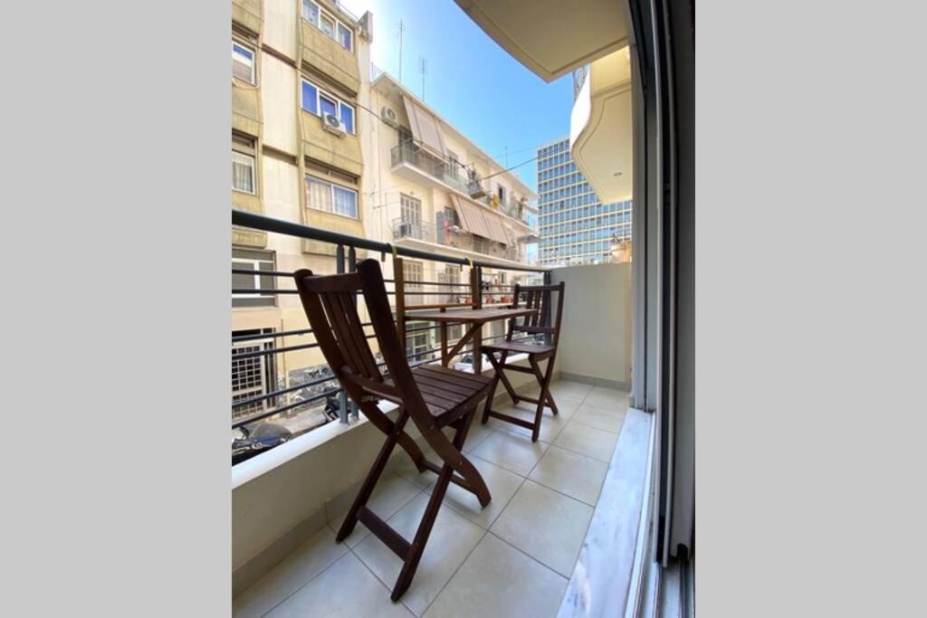 Nikitas' Apartment By The Tube Athena Bagian luar foto
