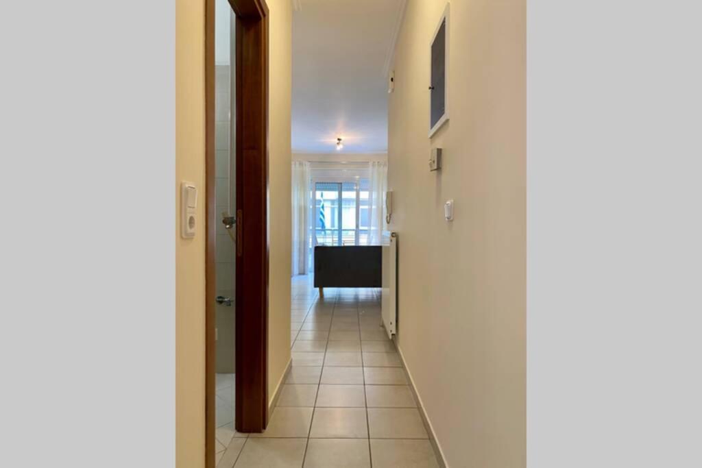 Nikitas' Apartment By The Tube Athena Bagian luar foto