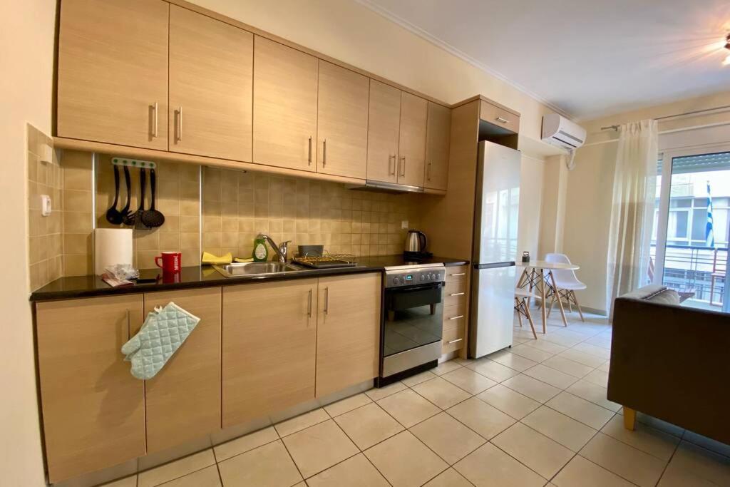 Nikitas' Apartment By The Tube Athena Bagian luar foto