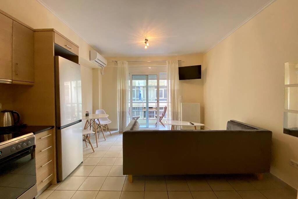 Nikitas' Apartment By The Tube Athena Bagian luar foto
